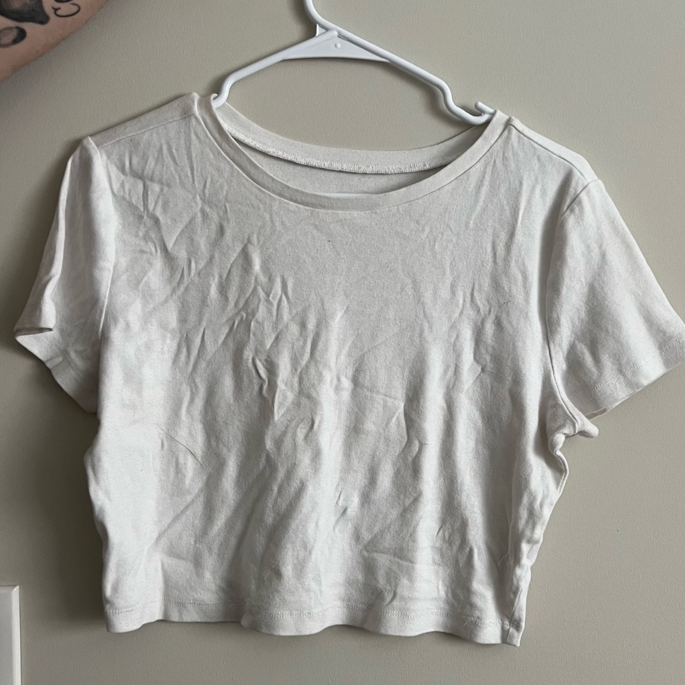 Cropped white t-shirt